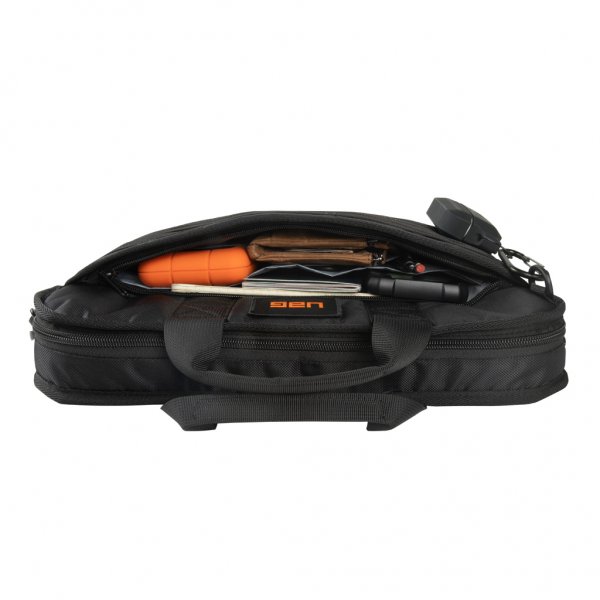 Urban Armor Gear (UAG) Tactical Slim Brief Laptop 15" Svart