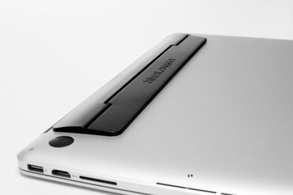 Bluelounge Kickflip MacBook Pro 15/16 " Sammenleggbar Støtte Svart