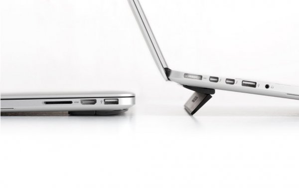 Bluelounge Kickflip MacBook Pro 15/16 " Sammenleggbar Støtte Svart