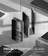 Ringke iPhone 15 Pro Skjermbeskytter Privacy Tempered Glass Installation Jig