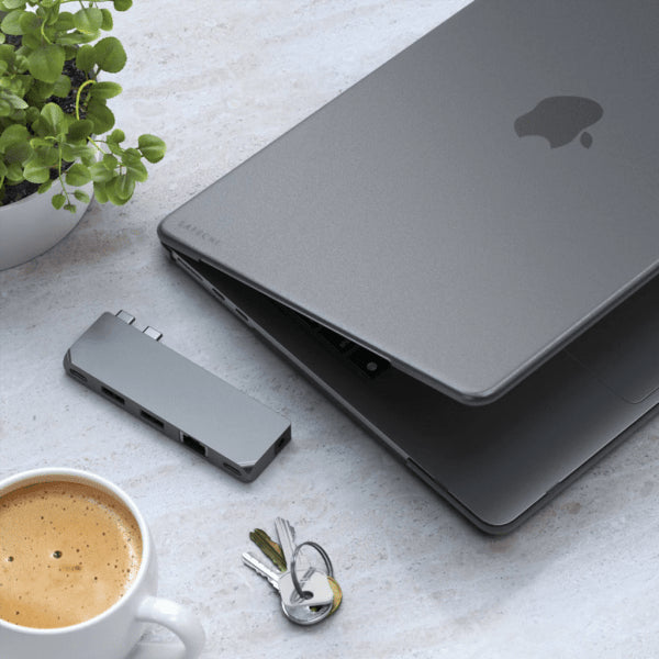 Satechi MacBook Air 13 M2 (A2681)M3 (A3113) Deksel Eco-Hardshell Case Dark