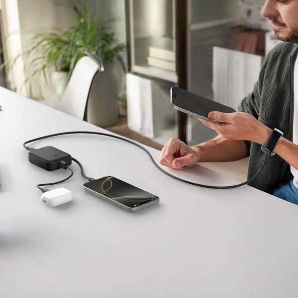 Spigen Essential Powerbank med innebygd Kabel 10 000 mAh 30W Svart
