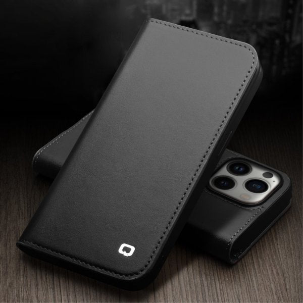 Qialino iPhone 14 Pro Max Etui Ekte Skinn Svart