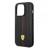 Ferrari iPhone 14 Pro Max Deksel Embossed Stripes Rød