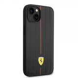 Ferrari iPhone 14 Deksel Embossed Stripes Rød