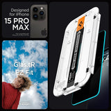 Spigen iPhone 15 Pro Max Skjermbeskytter GLAS.tR EZ Fit Privacy 2-pakning