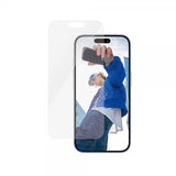 PanzerGlass iPhone 15/iPhone 16 Skjermbeskytter Classic Fit EasyAligner