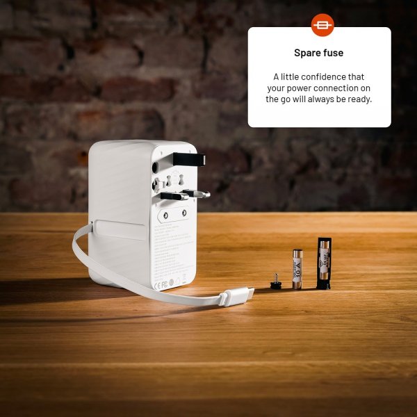Fixed Lader Voyager World Adapter 85W