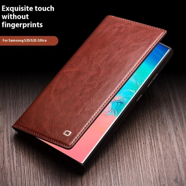Qialino Samsung Galaxy S25 Etui Ekte Skinn Brun