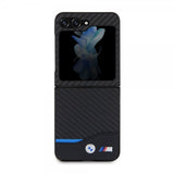 BMW Samsung Galaxy Z Flip 5 Deksel Carbon Effect Metal Logo Svart