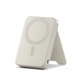 Satechi OntheGo Qi2 10K MagSafe-powerbank med stativ sand