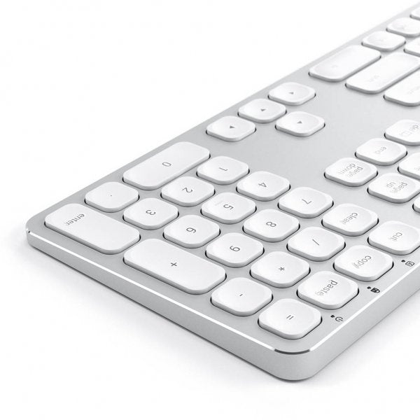 Satechi Tastatur med trådbunden USB anslutning Nordisk Layout Sølv